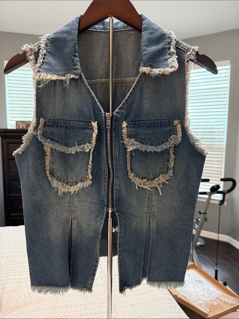 Distressed Denim Sleeveless Zip-Up Vest - Blue